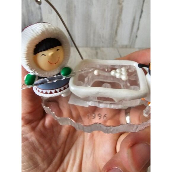 Hallmark Eskimo friends 1996 ornament pool Xmas - Picture 4 of 6